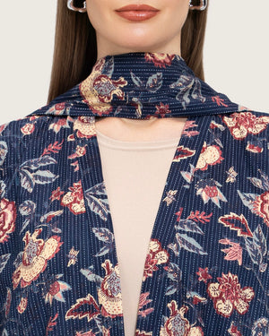 عباية مفتوحة بطبعة زهور باللون الكحلي مع وشاح