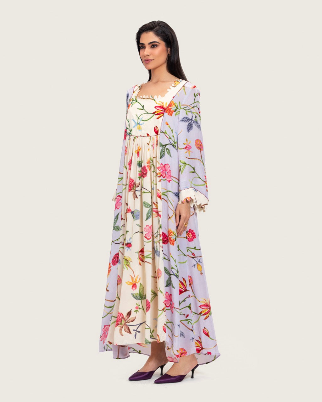 قفطان ماكسي مطبوع بنقشة زهور مع تطريزات خرزية
