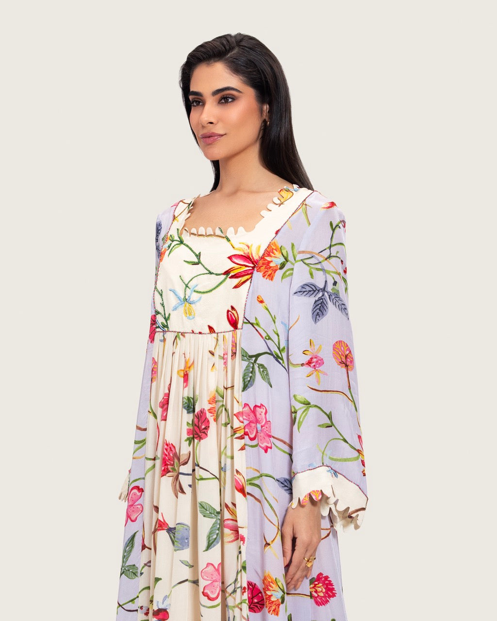 قفطان ماكسي مطبوع بنقشة زهور مع تطريزات خرزية