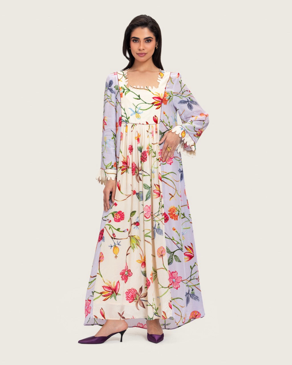 قفطان ماكسي مطبوع بنقشة زهور مع تطريزات خرزية