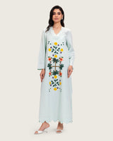 فستان قفطان كتان تركواز مطرز بتفاصيل تطريز يدوية و حواف مموجة أنيقة