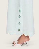 فستان قفطان كتان تركواز مطرز بتفاصيل تطريز يدوية و حواف مموجة أنيقة