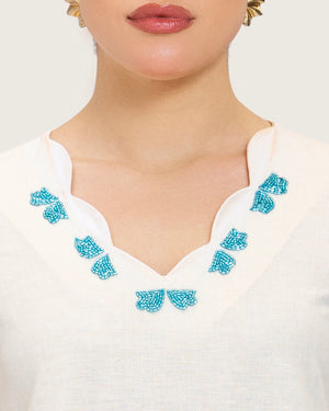 فستان قفطان كتان خربزي مطرز بتفاصيل تطريز يدوية و حواف مموجة أنيقة