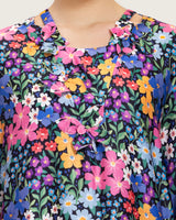 فستان ستان ملون مطبوع بأهداب وتفاصيل ورود ثلاثية الأبعاد