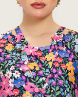 فستان ستان ملون مطبوع بأهداب وتفاصيل ورود ثلاثية الأبعاد