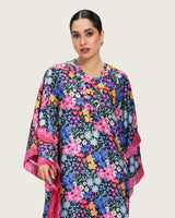 فستان ستان ملون مطبوع بأهداب وتفاصيل ورود ثلاثية الأبعاد