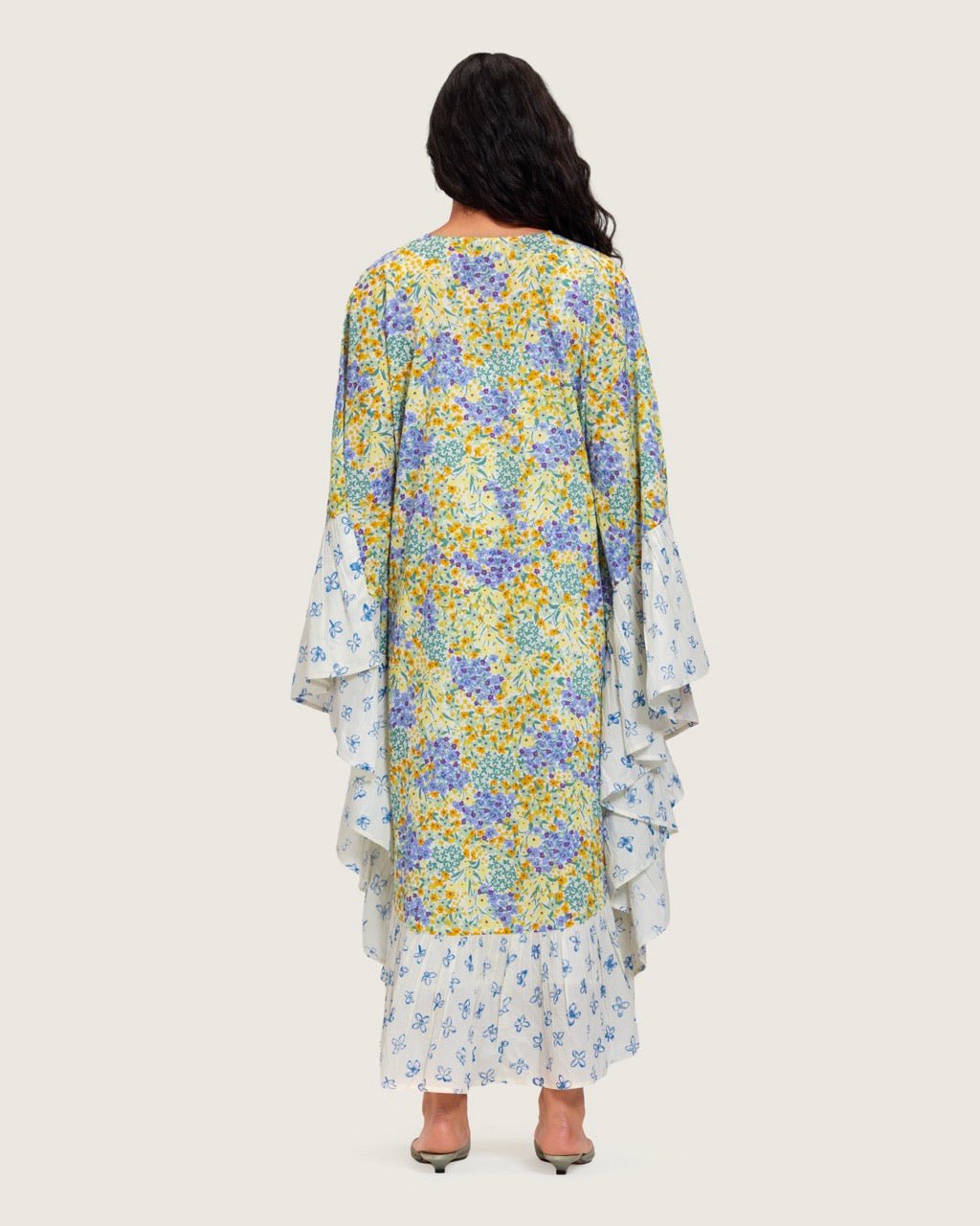 A flowy cotton kaftan with ruffle wide sleeves and pastel print - Noētic