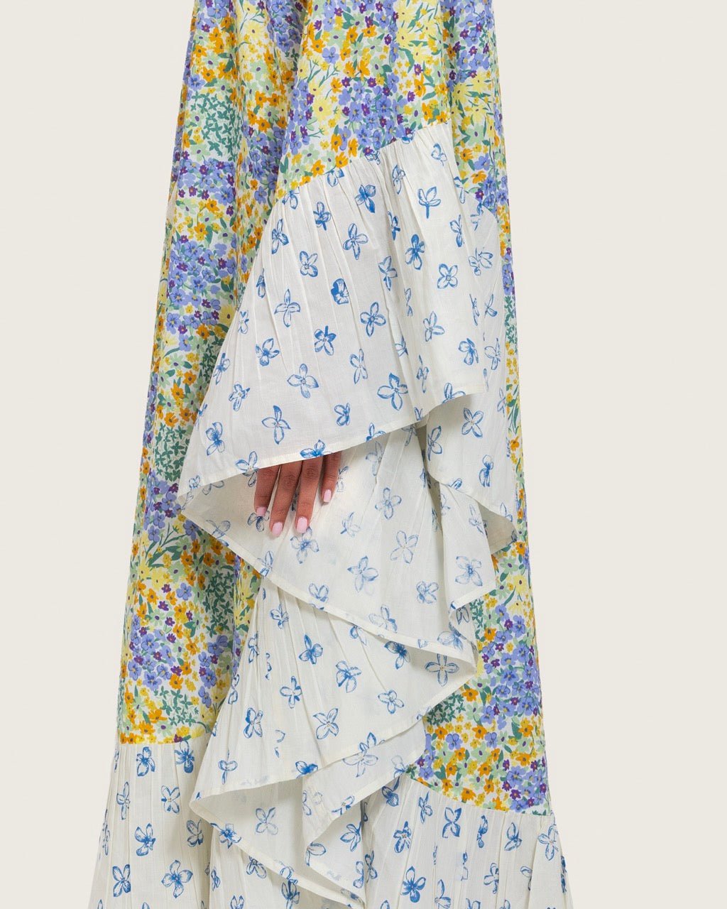 A flowy cotton kaftan with ruffle wide sleeves and pastel print - Noētic