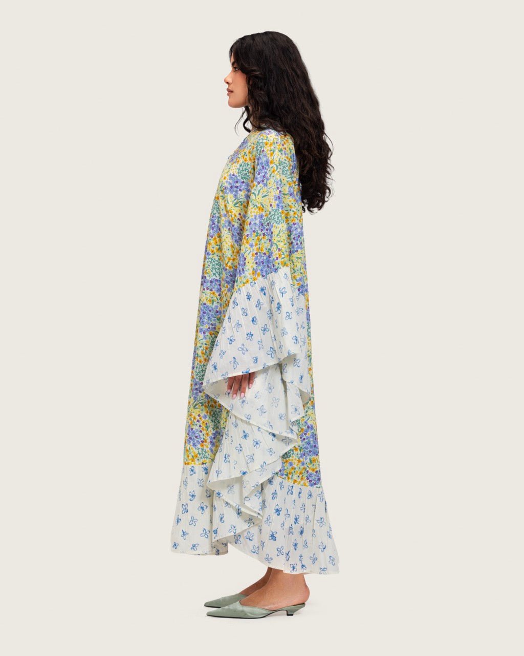 A flowy cotton kaftan with ruffle wide sleeves and pastel print - Noētic