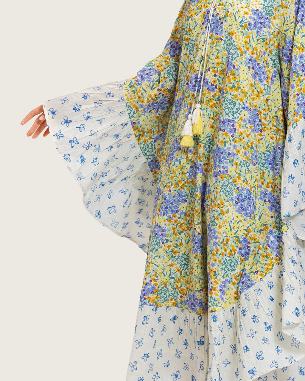 A flowy cotton kaftan with ruffle wide sleeves and pastel print - Noētic