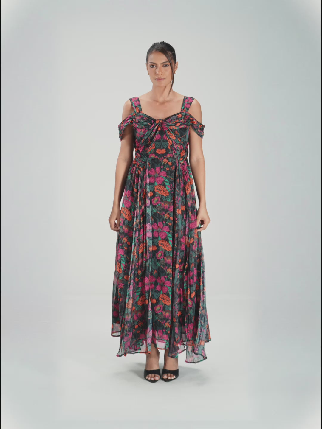 فستان شيفون بأزهار استوائية أنيقة