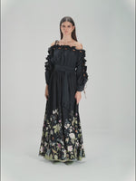 فستان ماكسي اسود مزهر بخليط الكتان أوف شولدر مع حزام خصر
