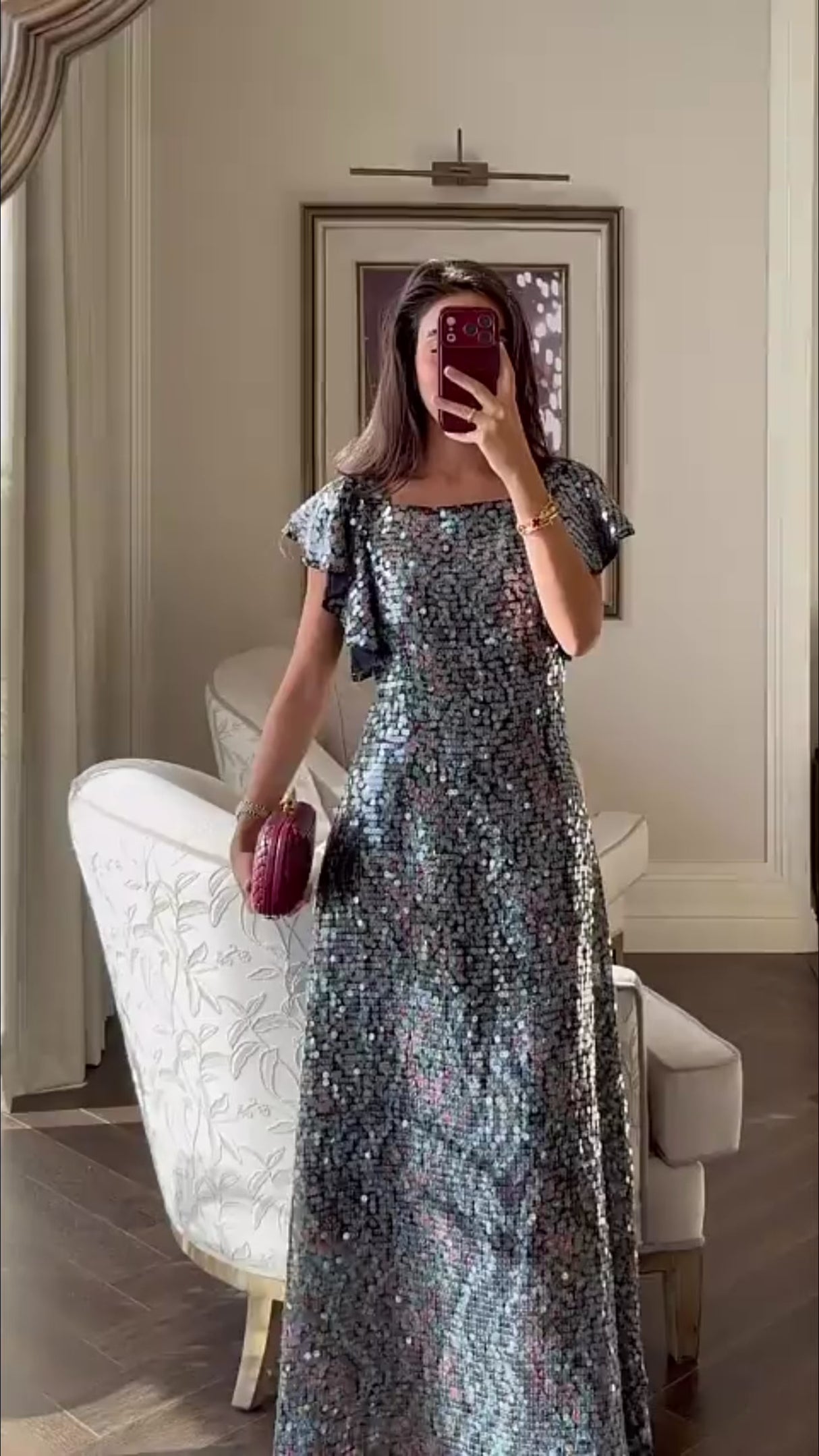 فستان أسود ماكسي مزهر مزين بالترتر بأكمام فراشة