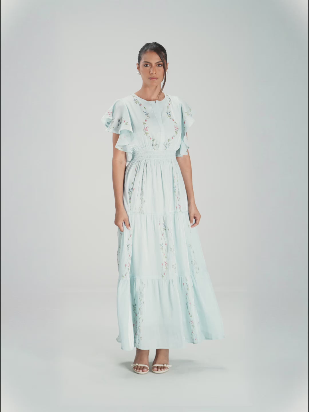 فستان ماكسي شيفون لامع أزرق فاتح بأكمام فراشة