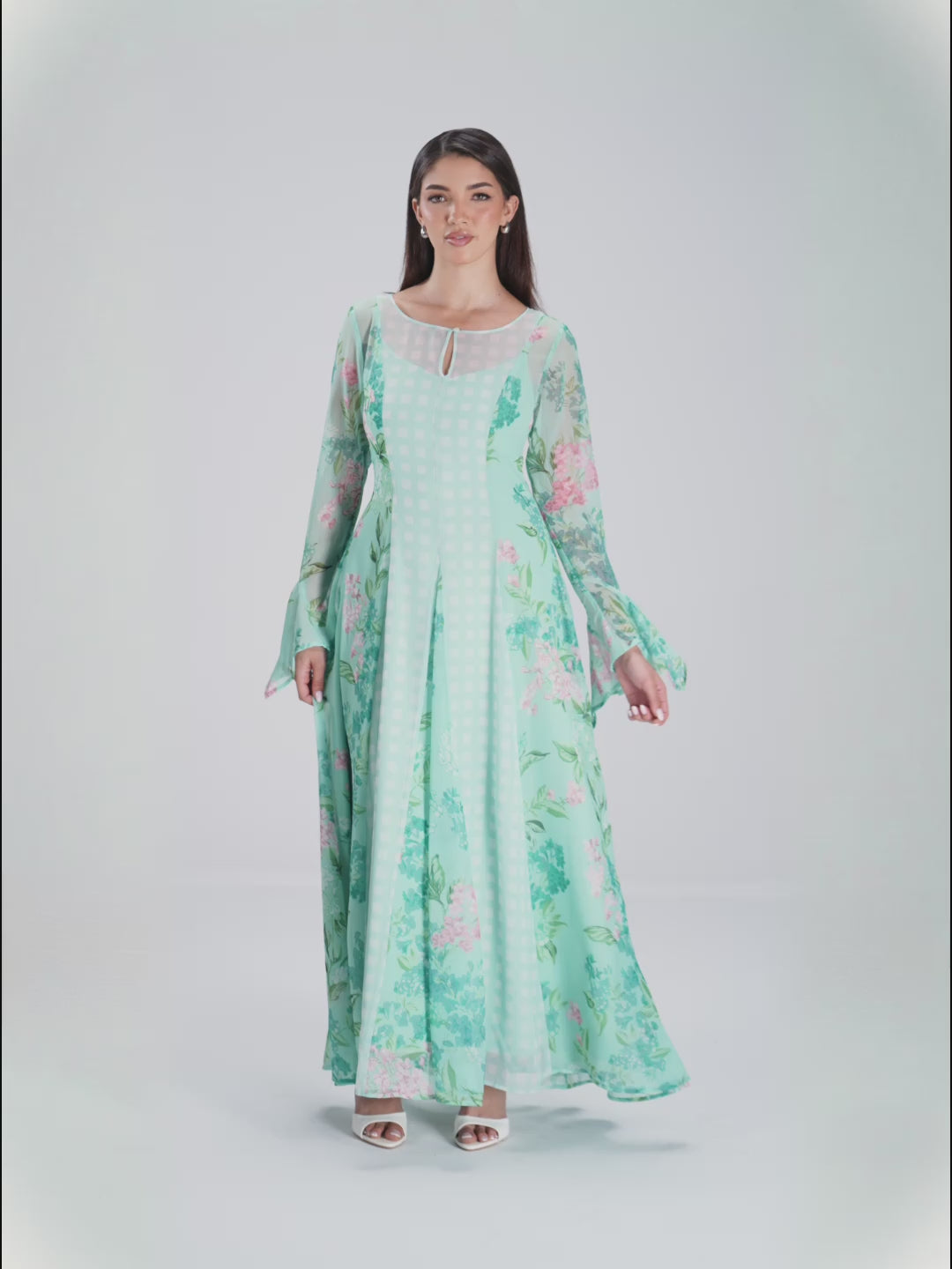 فستان شيفون أخضر فاتح مزهر بأكمام واسعة