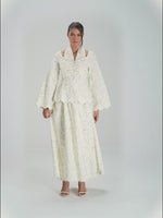 فستان كتان مزهر بتفاصيل حواف صدفية