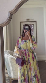 فستان ميدي شيفون أصفر مزهر بكسرات مع حزام