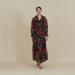 فستان شيفون لف اسود بطبعة زهور دافئة