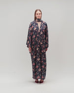 عباية مفتوحة بطبعة زهور باللون الكحلي مع وشاح