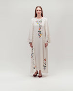 فستان ماكسي سكري بتطريز زهري وحواف مزينة