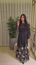 فستان ماكسي اسود مزهر بخليط الكتان أوف شولدر مع حزام خصر
