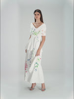 فستان ماكسي كريب أبيض مزهر بياقة أوف شولدر